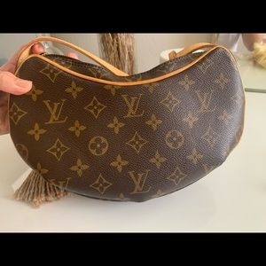 Louis Vuitton croissant